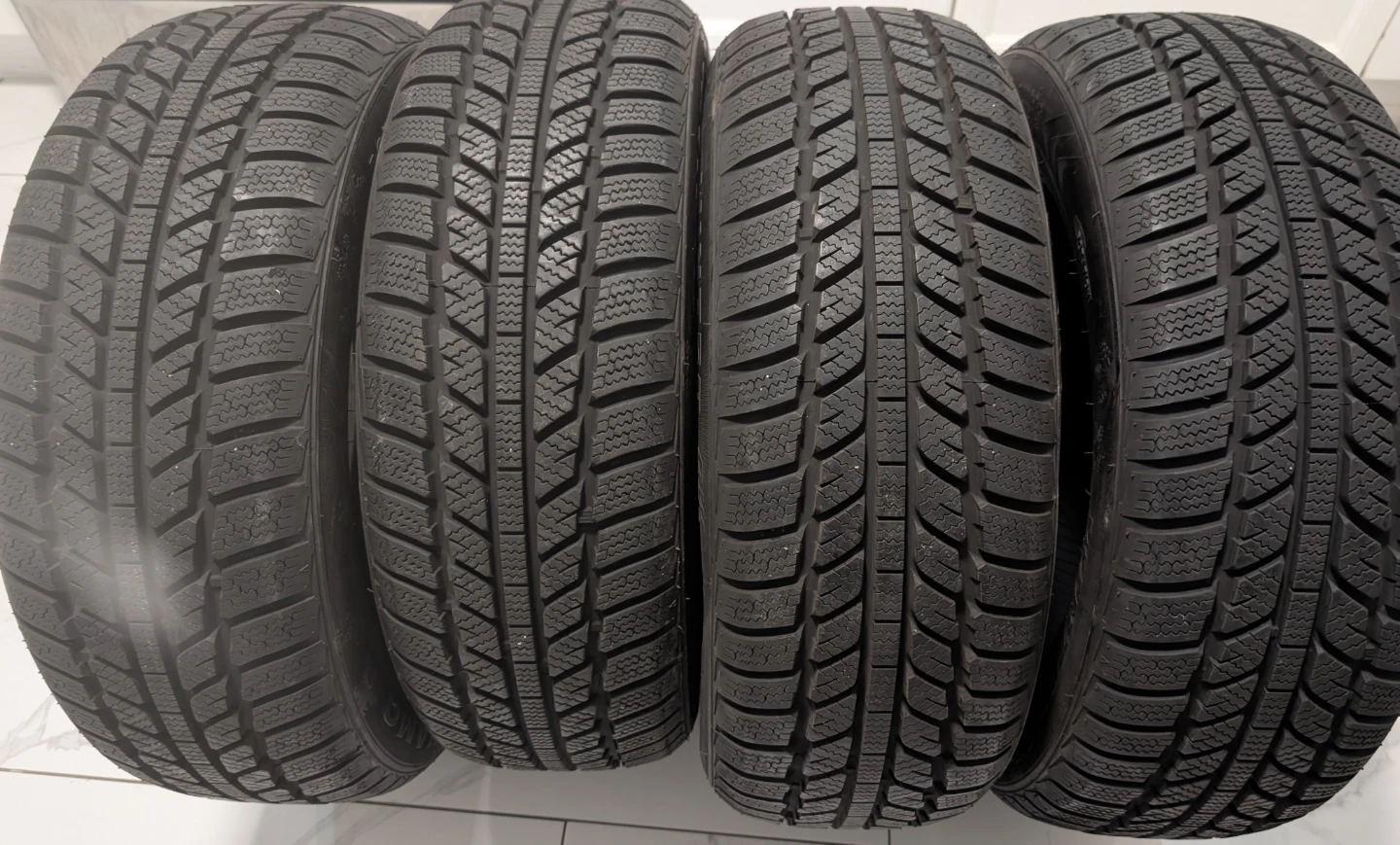 Dynamo Winter DW701 Tires - 205/60R16