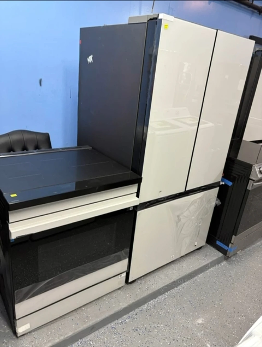 New Samsung Bespoke Refrigerator and induction range set - photo 3