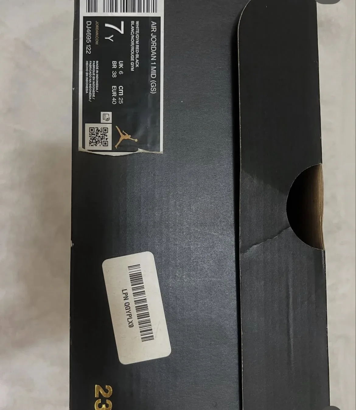 Air Jordan 1 Mid (GS) White/Red-Black, Size 7Y image indicator(2)