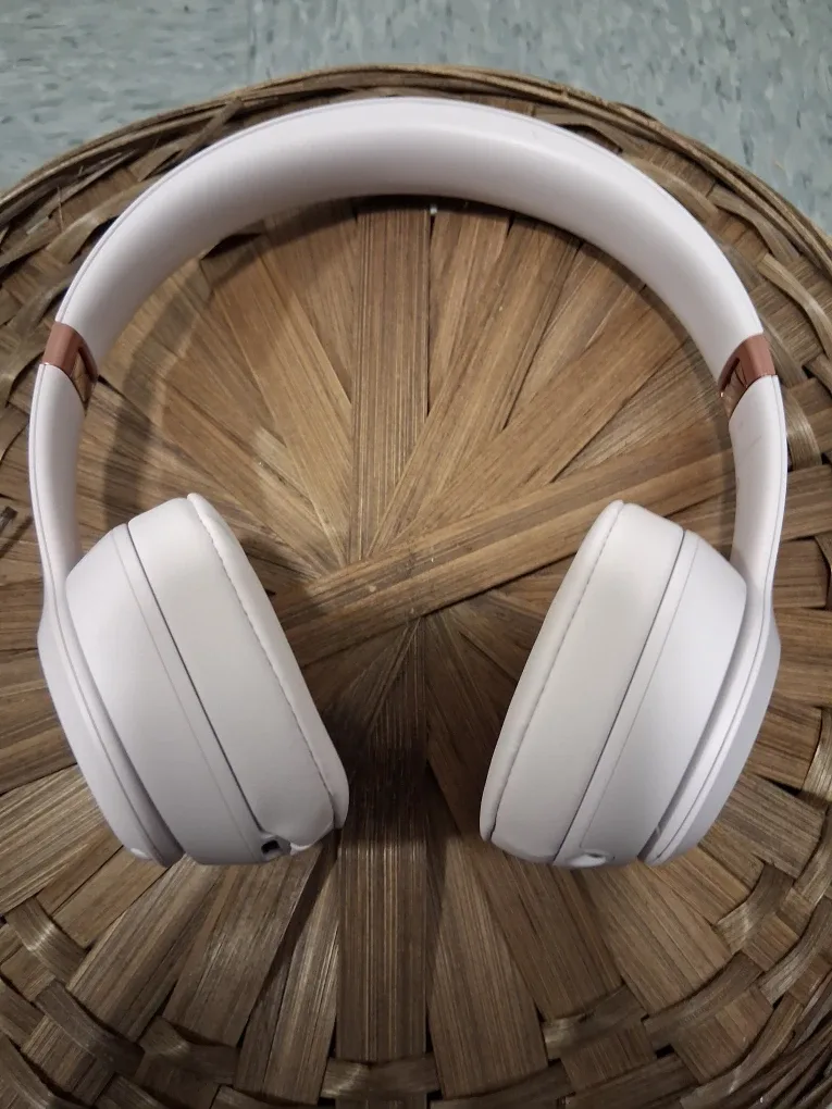 Beats Solo3 Wireless Headphones - Rose Gold image indicator(3)