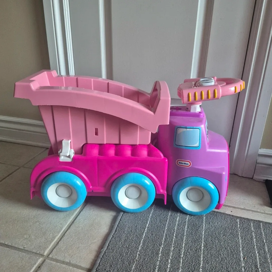 Little Tikes Dump Truck Ride-On image indicator(2)