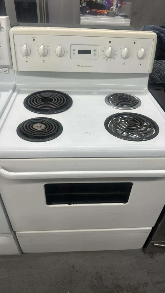 Stove & Fridge Combo deal , downsizing ASAP 👋