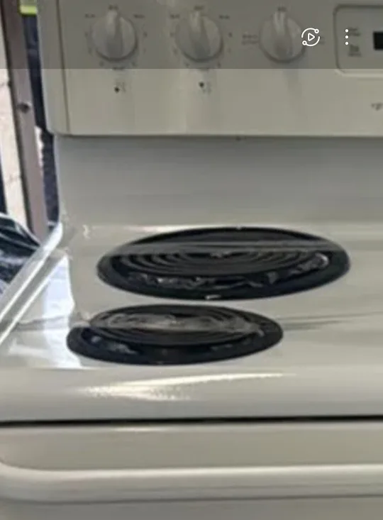 Stove & Fridge Combo deal , downsizing ASAP 👋 image indicator(2)