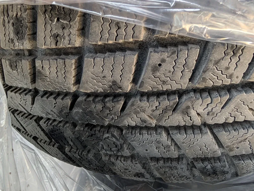 275/65R17 108T Tire Goodyear. image indicator(3)