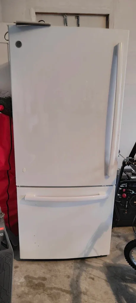 GE White Refrigerator