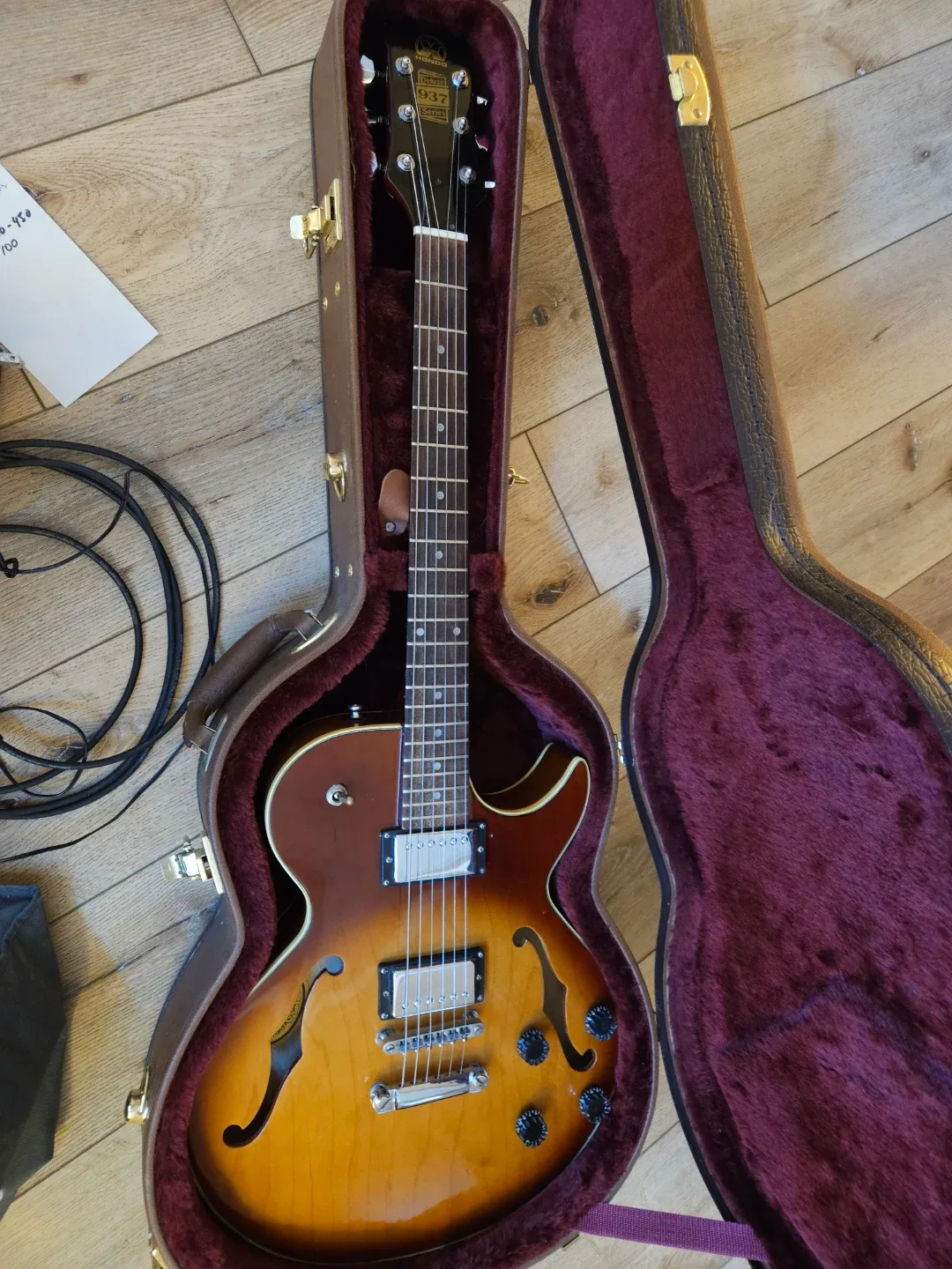 Hondo Deluxe 937 Series Vintage Guitar