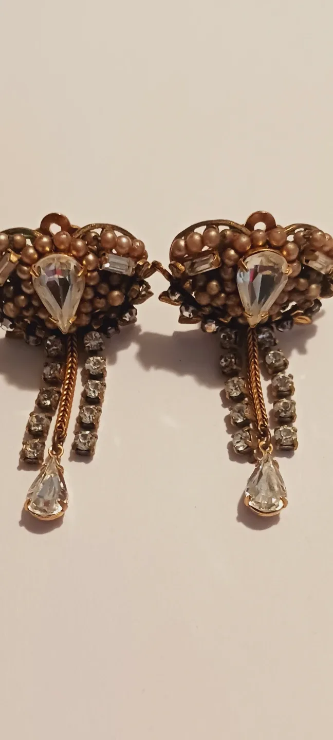 Fabulous Miriam Haskell UNSIGNED Clip-on Earrings