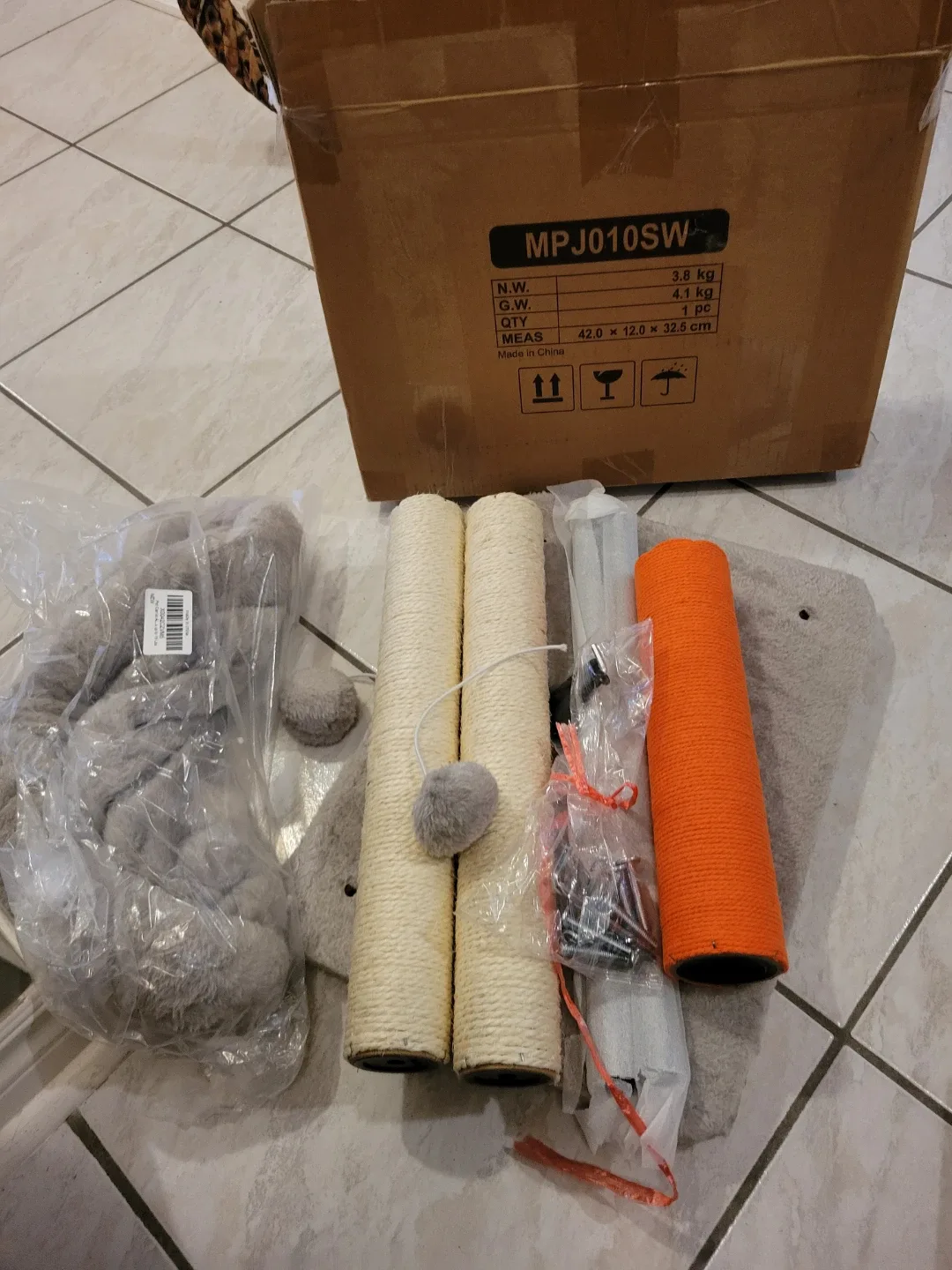 Cat Tree Tower with Rolling Scratching Post image indicator(8)