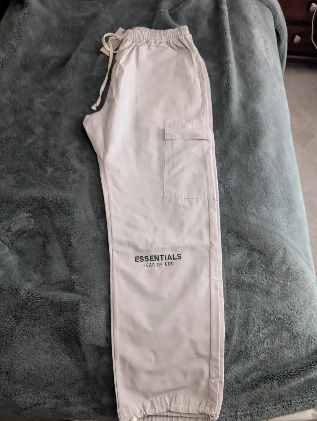 Cargo pants (XL) Essential image indicator(2)