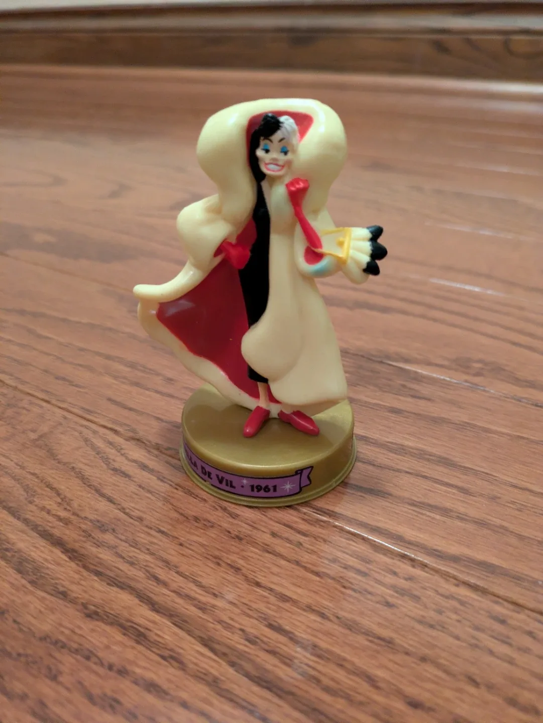 Disney Cruella De Vil 100 Years Figurine #cleanout