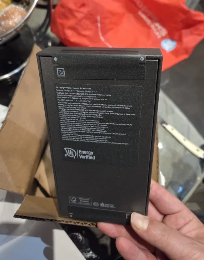 BNIB (factory sealed) Samsung Galaxy S25 FE (black 128gig) image indicator(2)