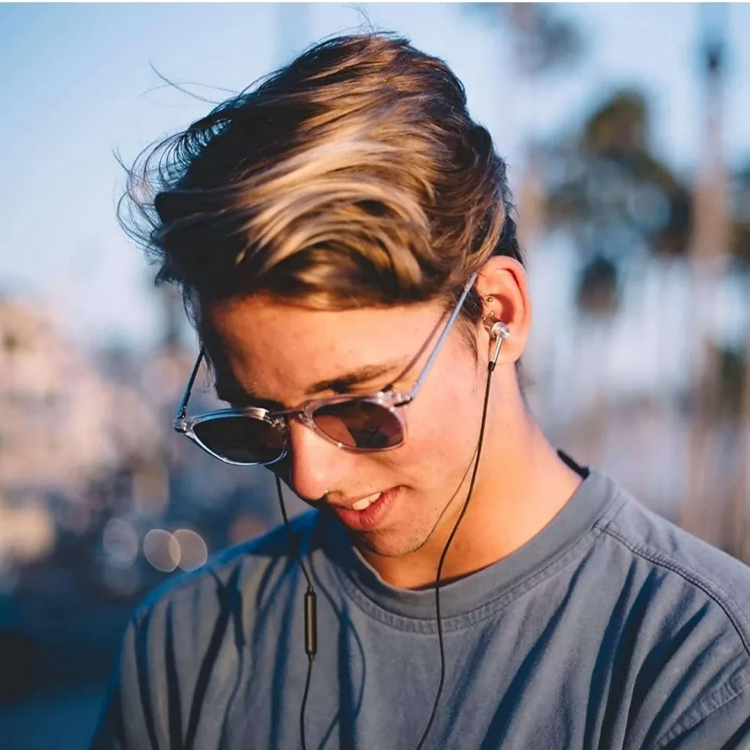 1MORE Triple Driver In-Ear Earphones Hi-Res Headphones with ... image indicator(5)