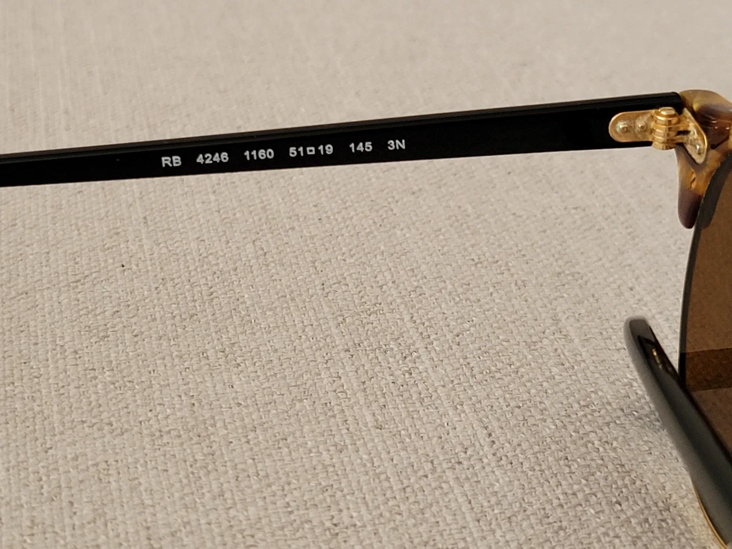 Ray-Ban RB4246 Clubround 1160 image indicator(3)