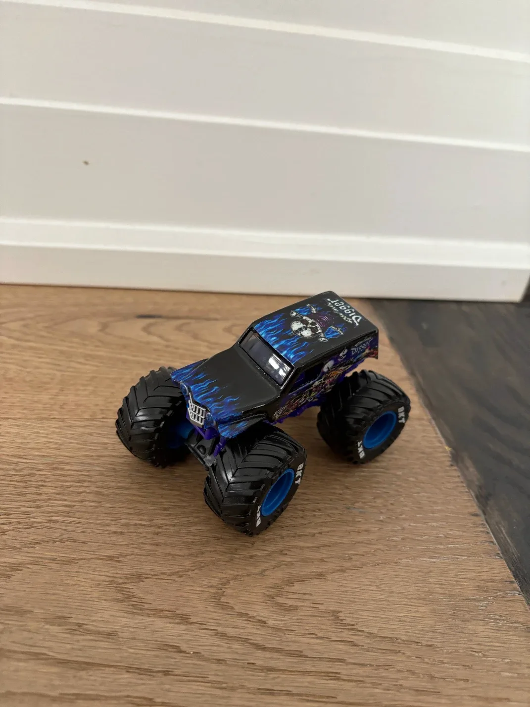 Hot Wheels Monster Trucks Lot image indicator(2)