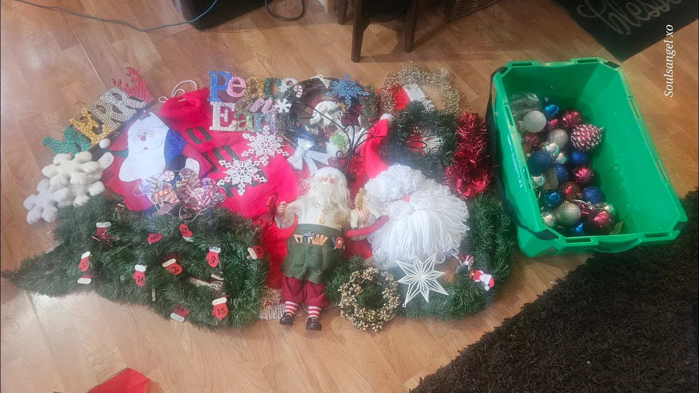 "#Cleanout - Christmas Decorations - Wreaths, Ornaments, Santa