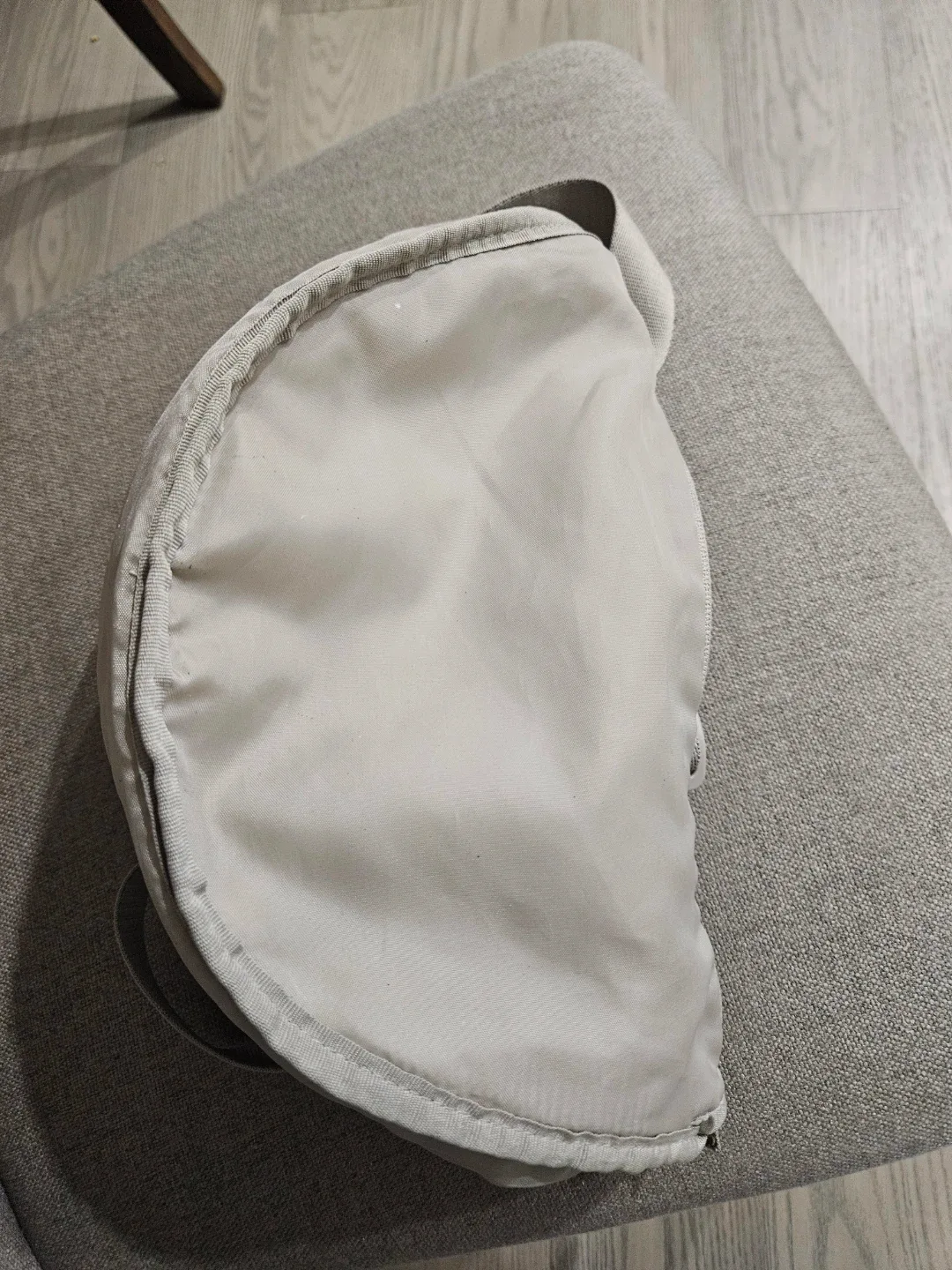 Uniqlo Beige Half Moon Mini Shoulder Bag image indicator(4)