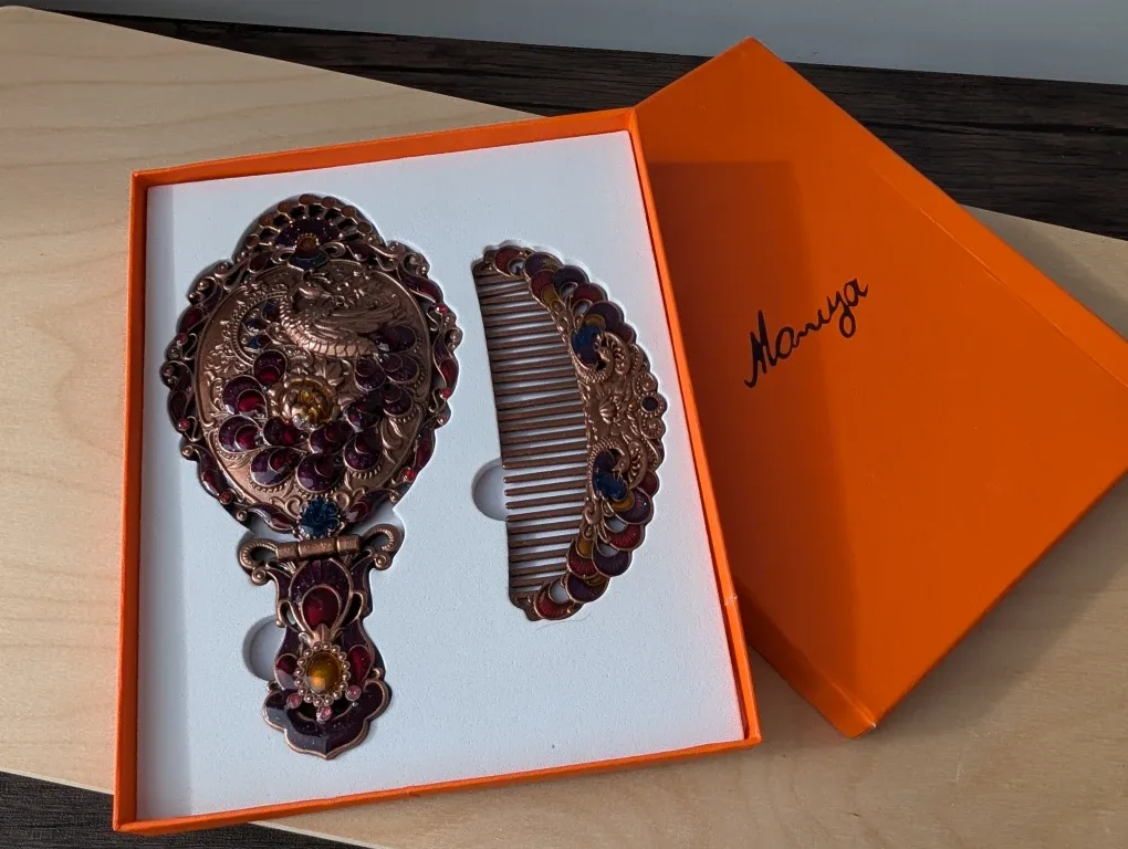 Mariya Hand Mirror & Comb Set image indicator(2)