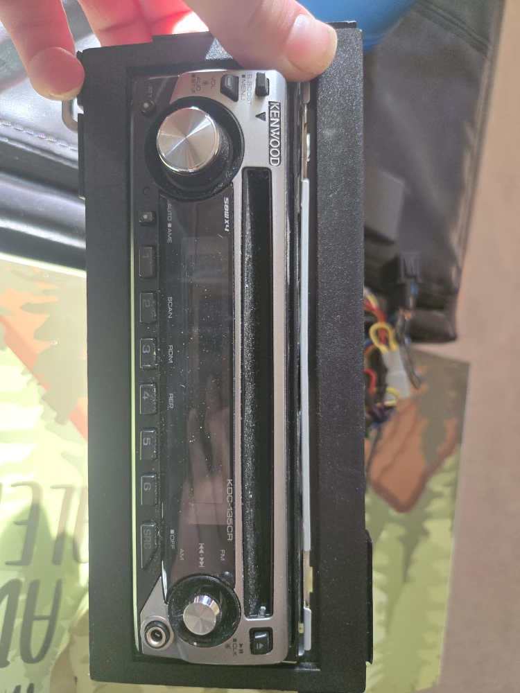 Kenwood KDC-135CR CD Receiver - photo 2