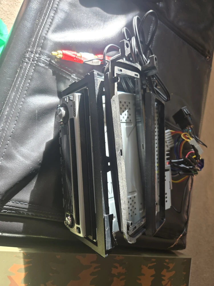 Kenwood KDC-135CR CD Receiver - photo 3