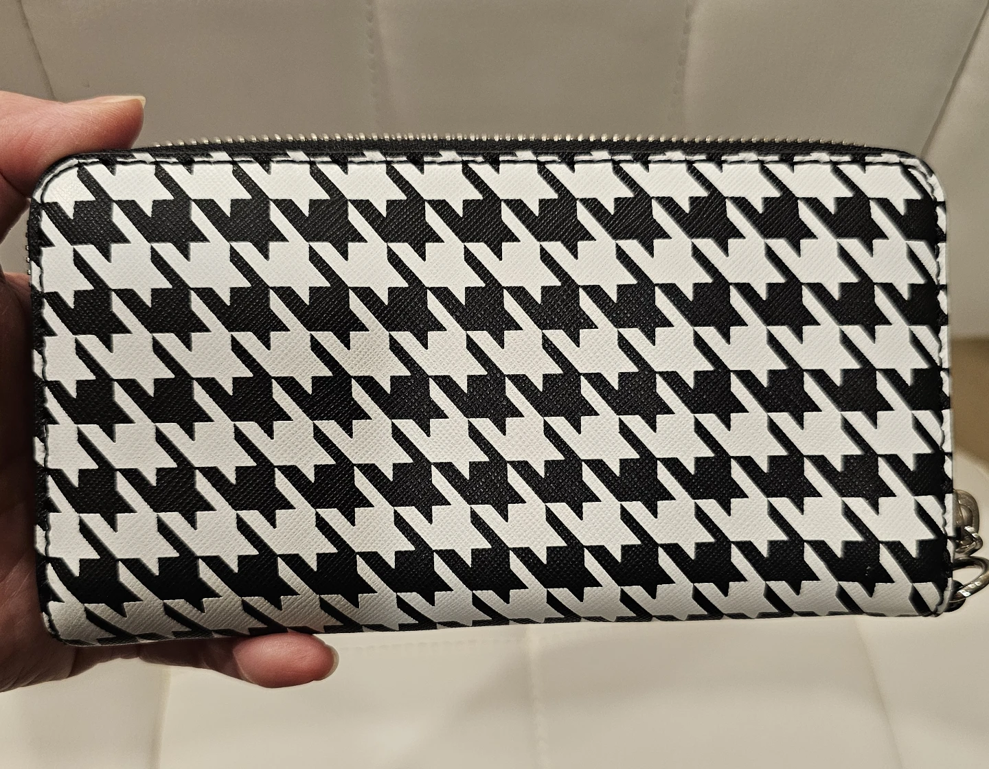 "#Cleanout Michael Kors Houndstooth Wallet