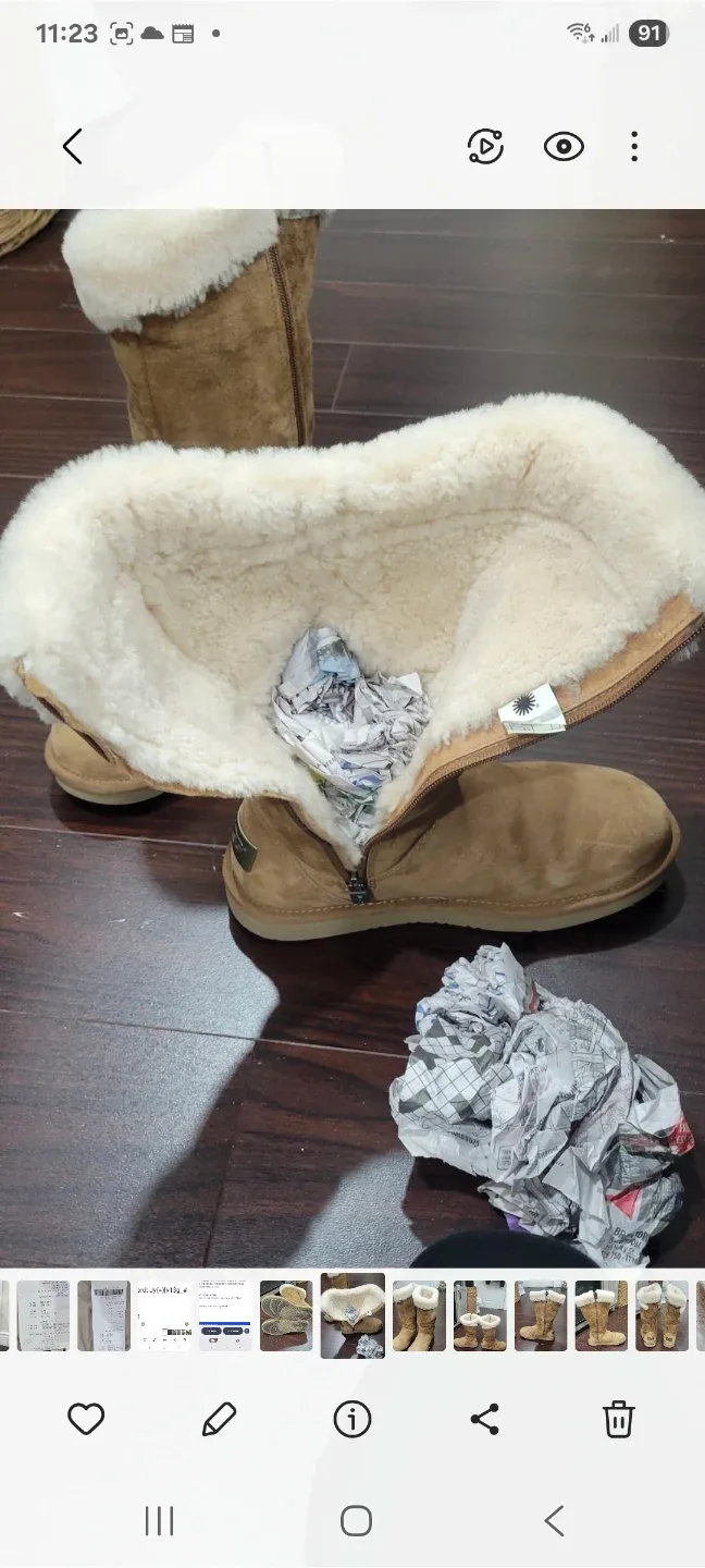 UGG Women's Boots Size 6 image indicator(2)