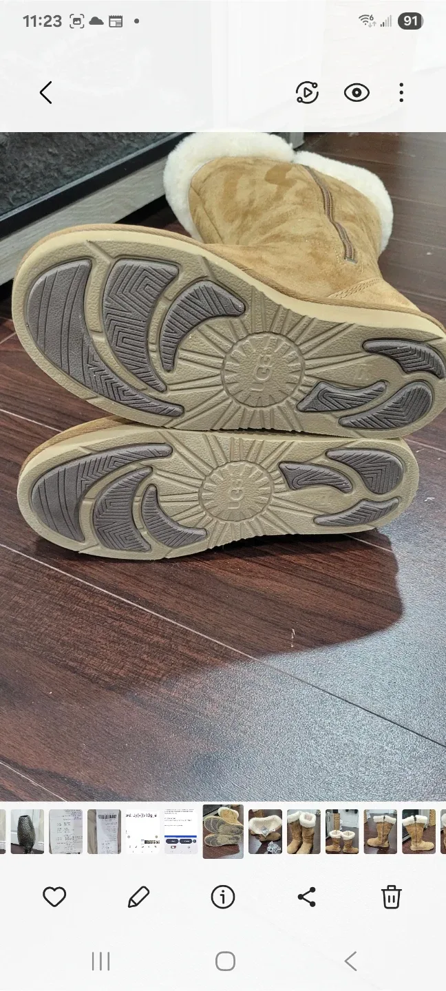 UGG Women's Boots Size 6 image indicator(4)