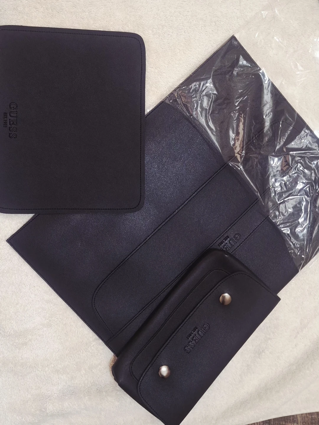 Guess Black Leather Laptop Sleeve Set - New - photo 2