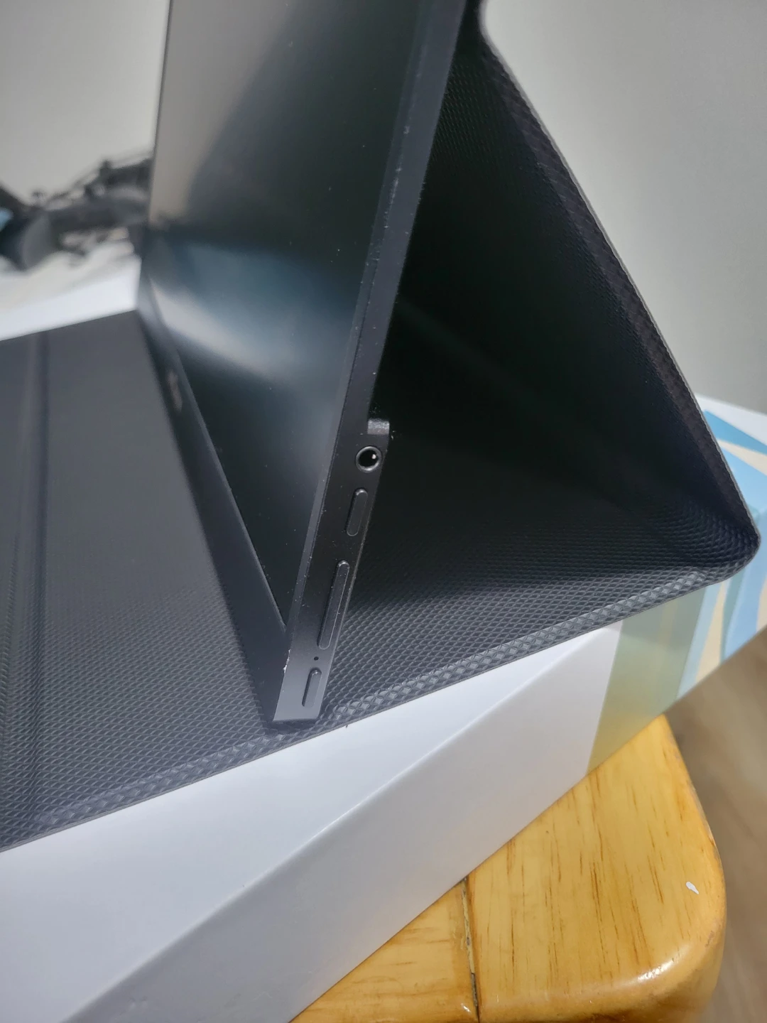 InnoView Portable Monitor 15.6 inch FHD LNIB - photo 3