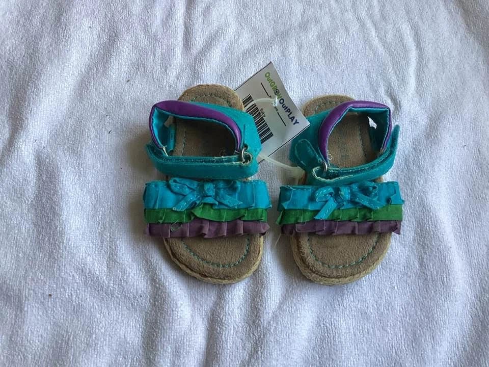 Baby girls sz 4 sandals - photo 2