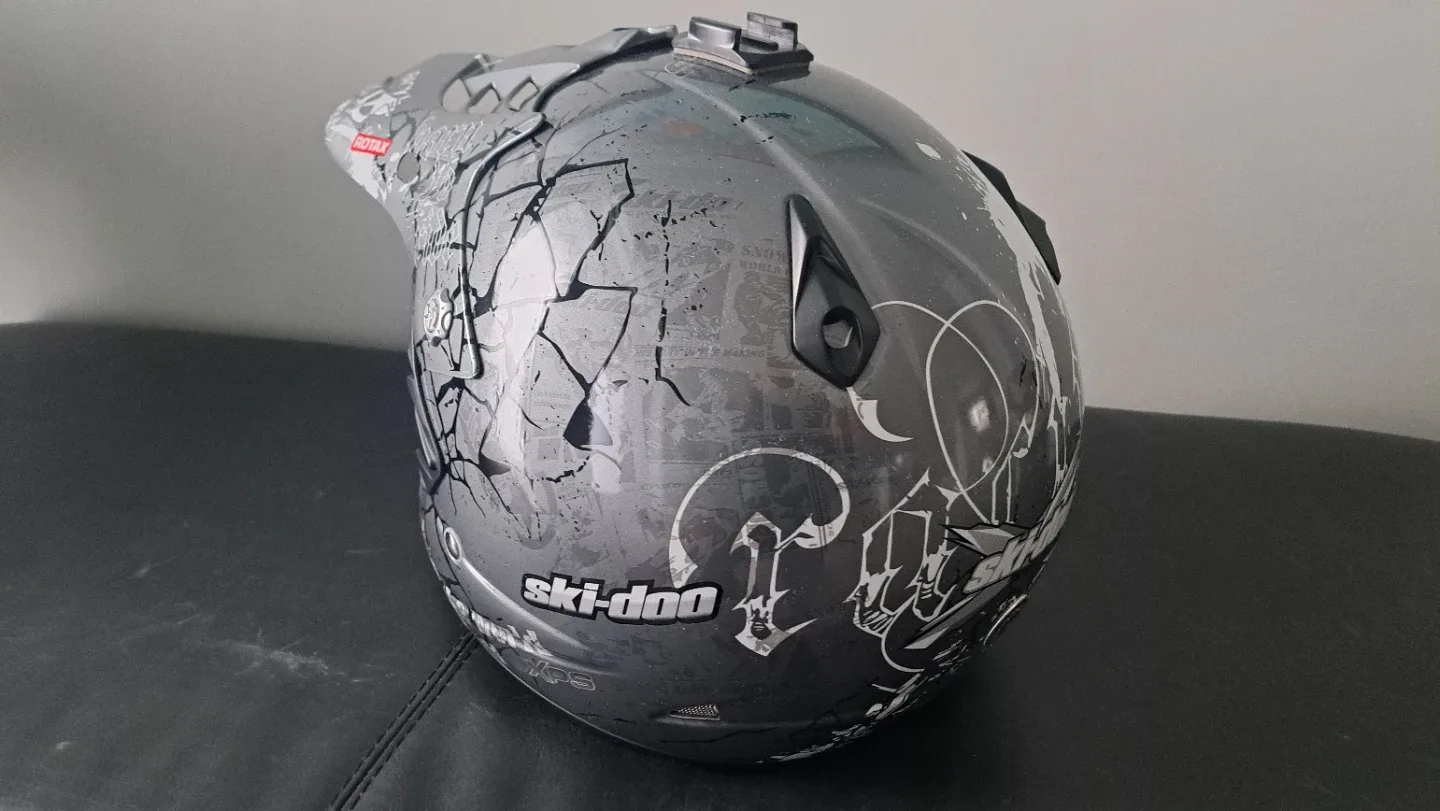 BRP Snowmobile Helmet XL image indicator(3)