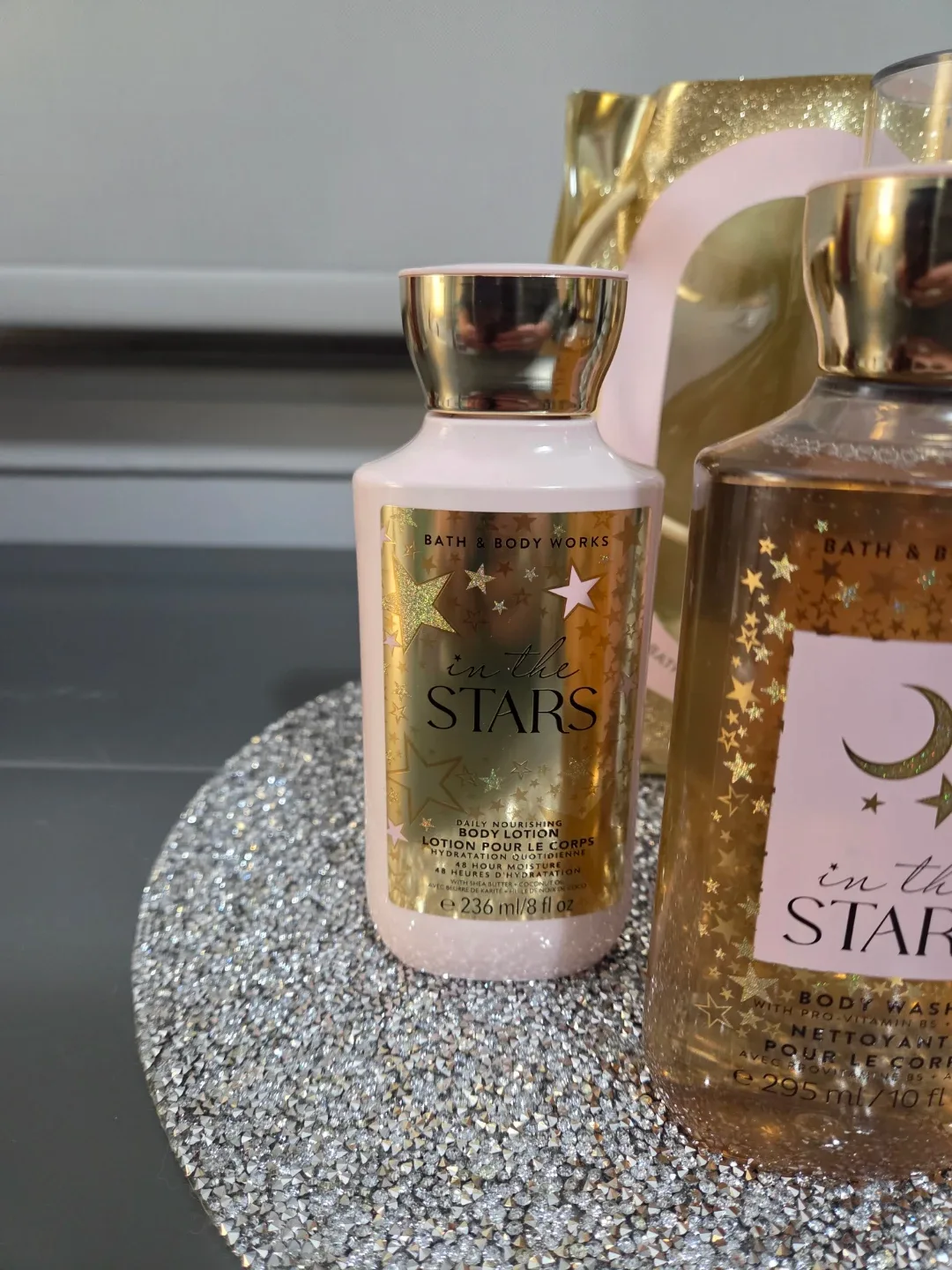 🎅NWT BATH & BODY WORKS IN THE STARS GIFT SET🎄 image indicator(3)