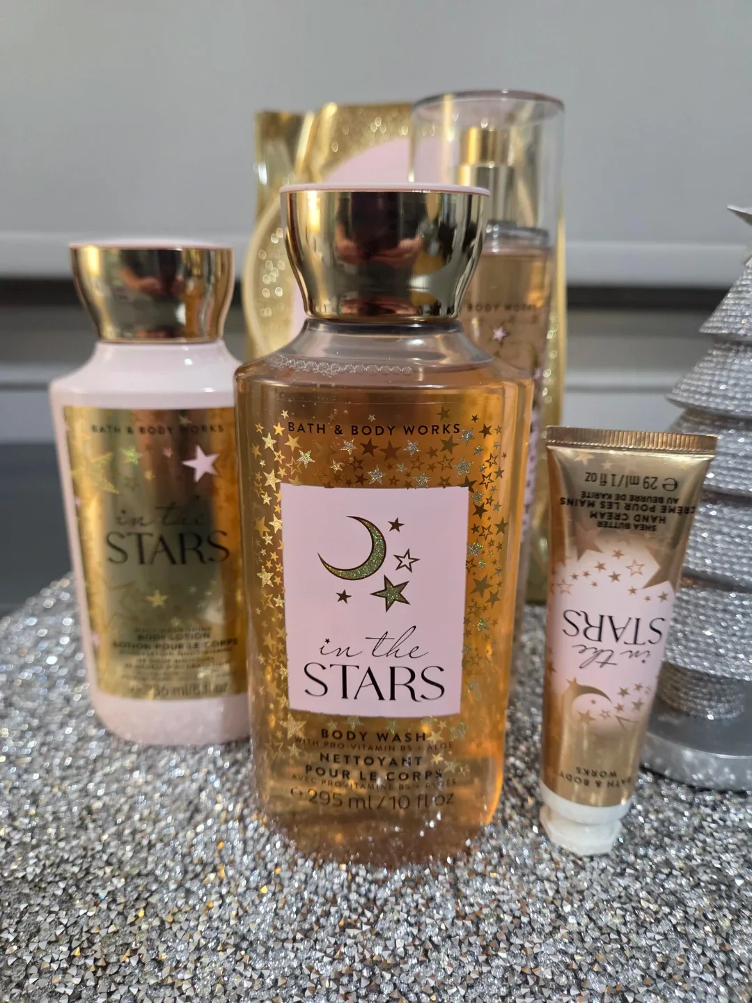 🎅NWT BATH & BODY WORKS IN THE STARS GIFT SET🎄 image indicator(4)