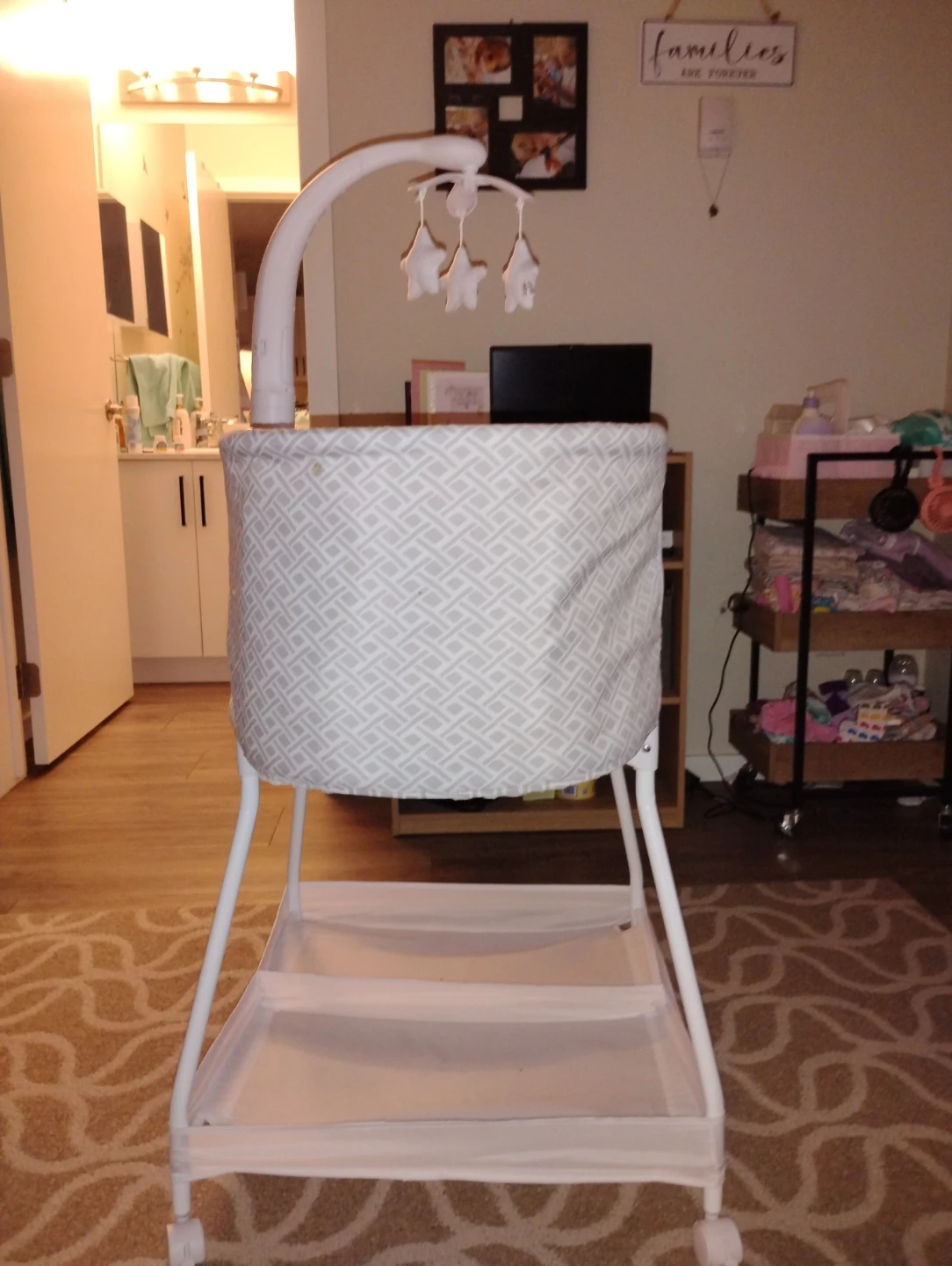 Delta Children Sweet Beginnings Bassinet - photo 2