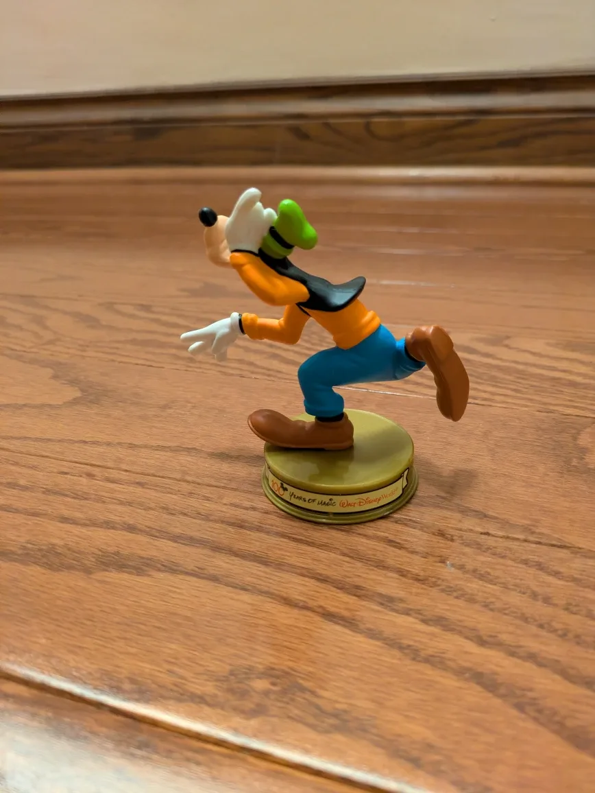 Disney Goofy Figurine - 100 Years of Wonder #cleanout image indicator(3)