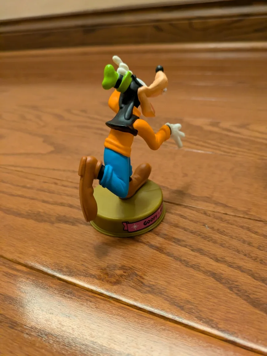 Disney Goofy Figurine - 100 Years of Wonder #cleanout image indicator(4)