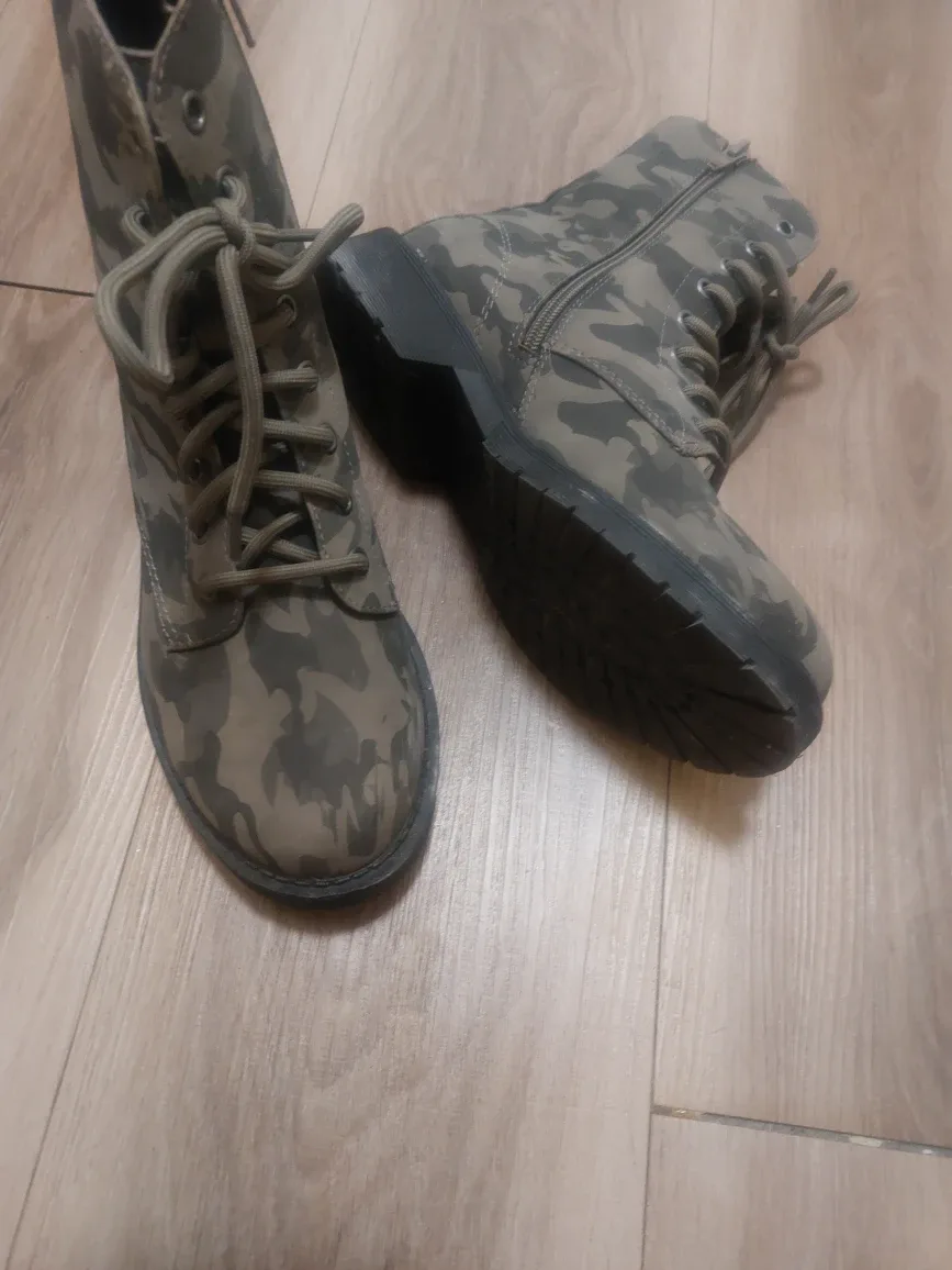 Camo Lace-Up Ankle Boots image indicator(3)