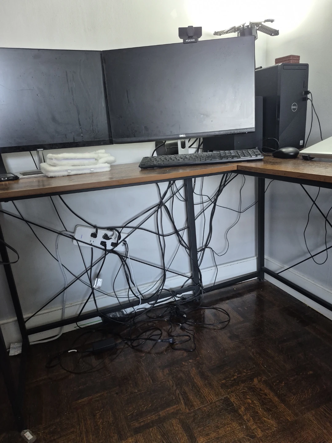 L-Shaped Corner Desk - photo 3