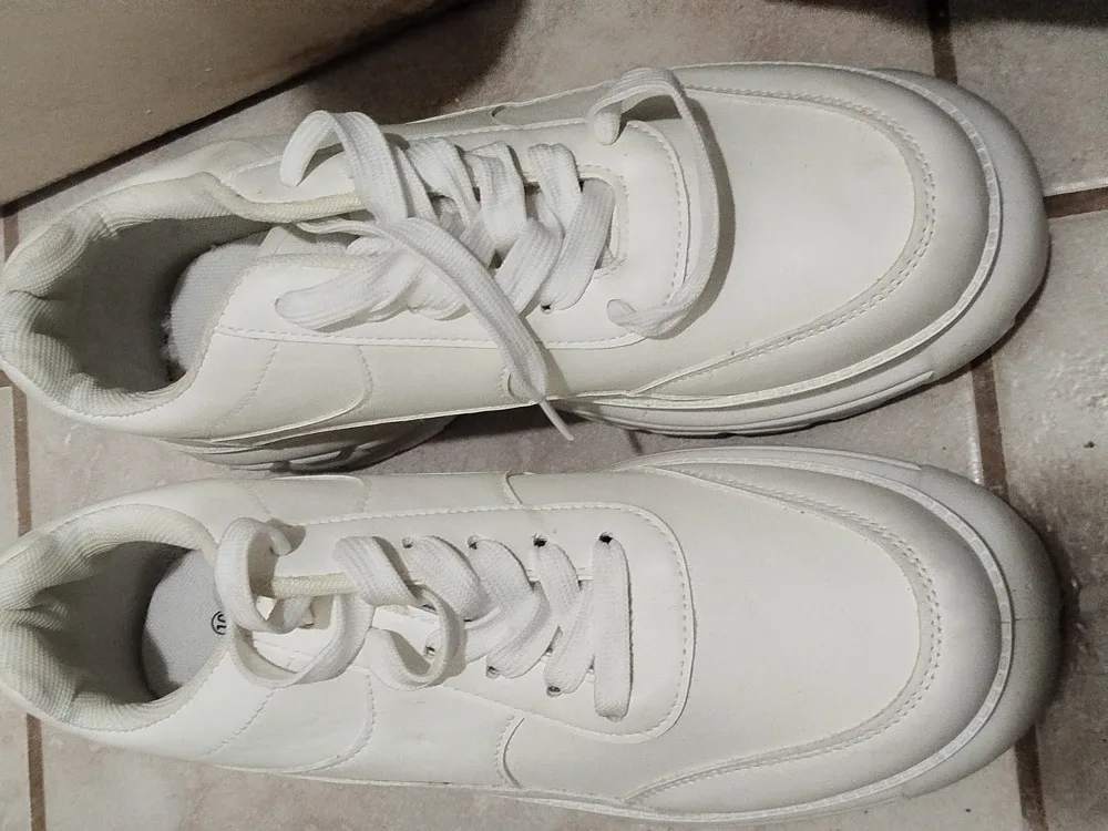 White Sneakers Size 9