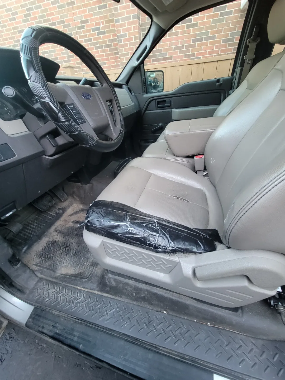 2009 F150 Ford SuperCab XL Silver Truck image indicator(8)