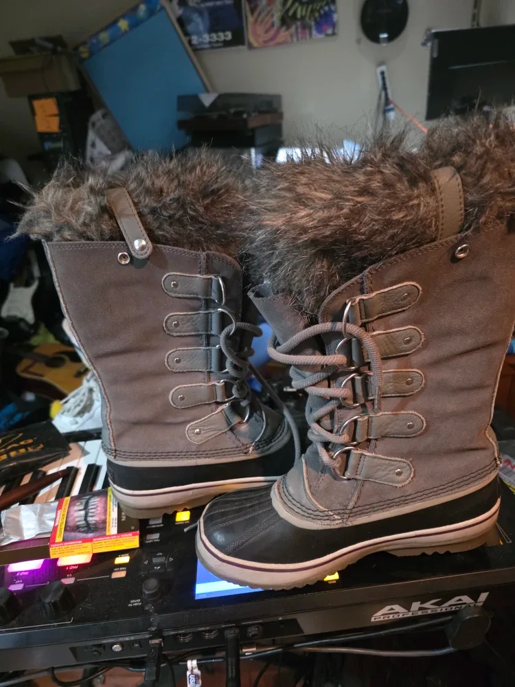 Sorel Tofino II Grey Winter Boots image indicator(2)