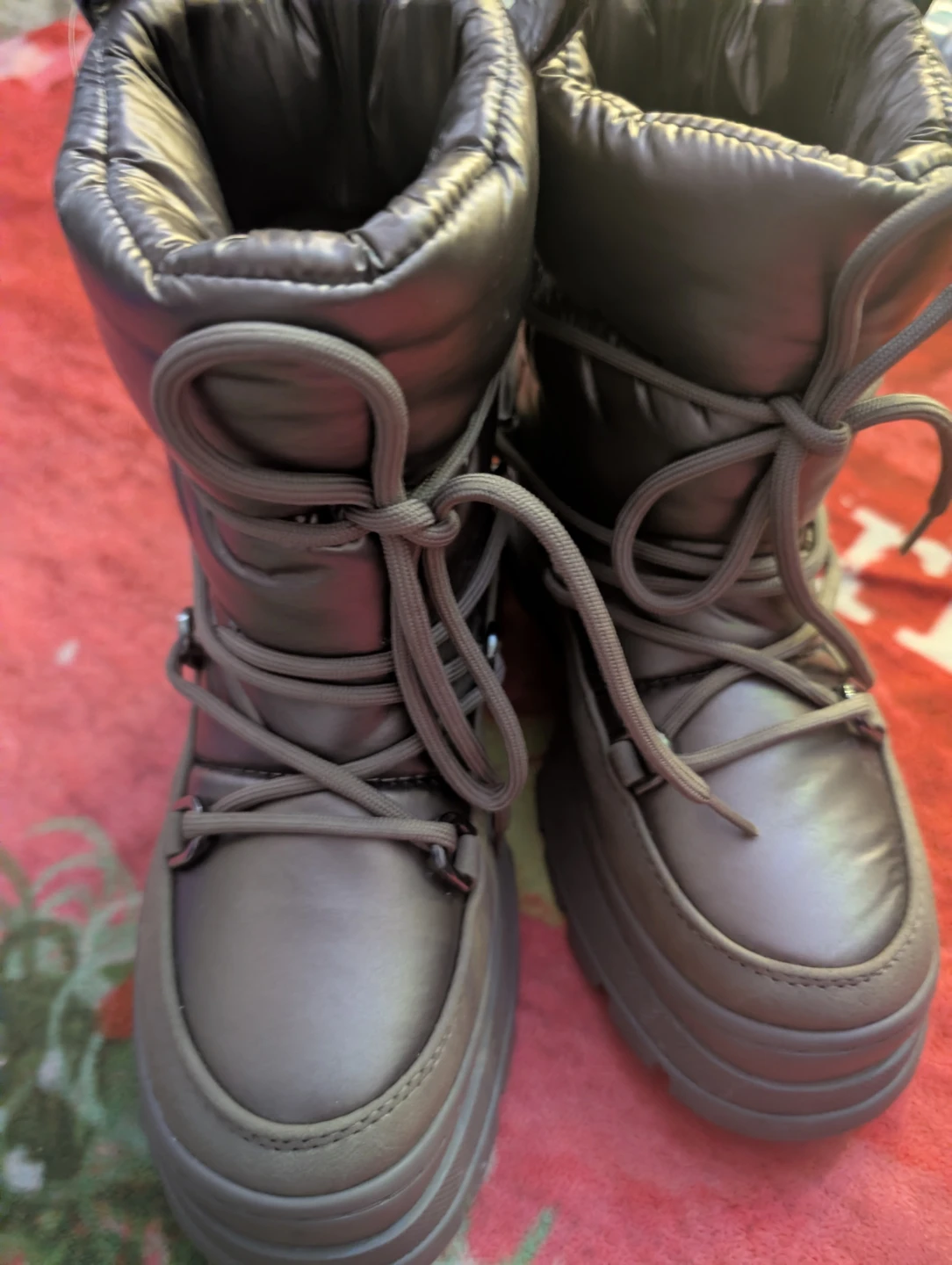 Brand new Joe Fresh Girls Puffer Boots - Size 6
