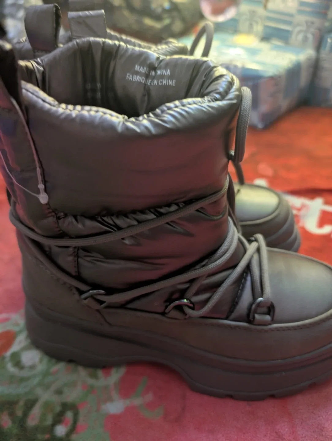 Brand new Joe Fresh Girls Puffer Boots - Size 6 image indicator(2)