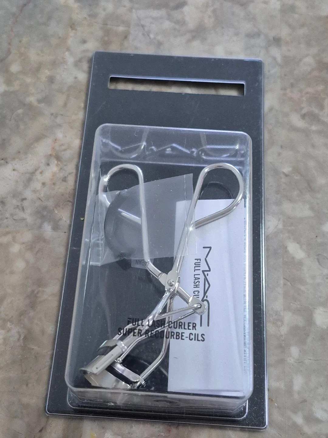 MAC Mascara, Estee Lauder Compact, Clinique Powder image indicator(7)