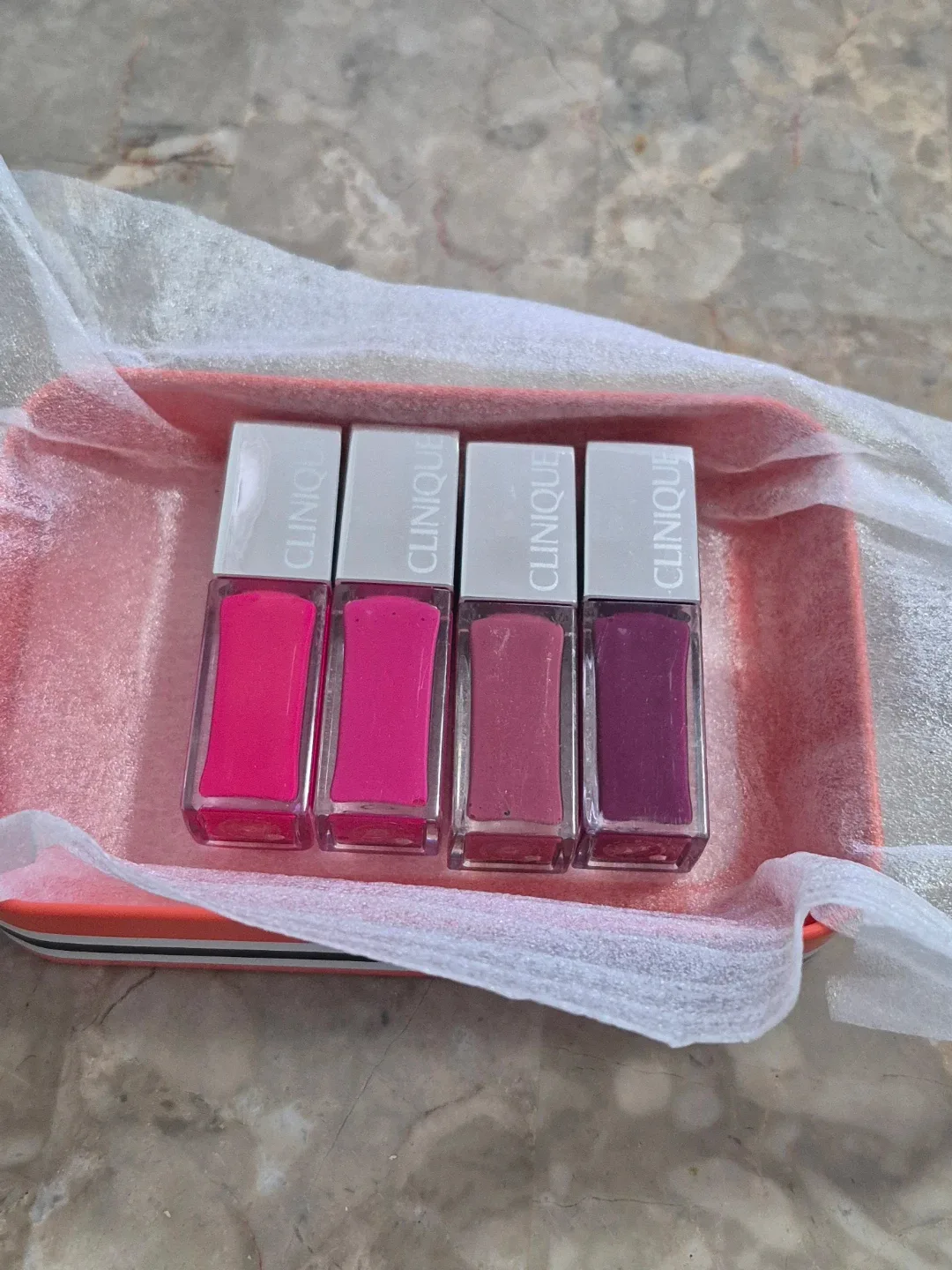 MAC Mascara, Estee Lauder Compact, Clinique Powder image indicator(9)