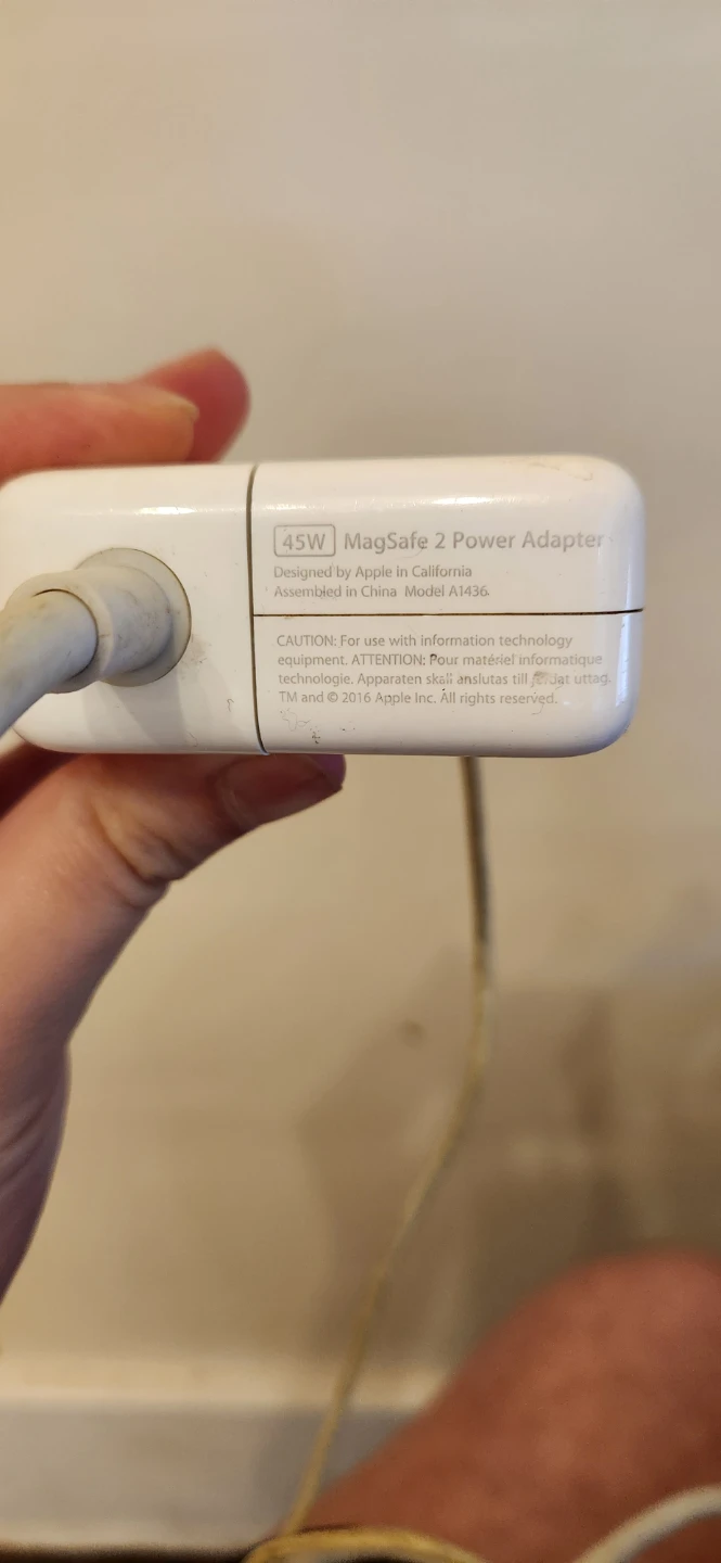 Apple 45W MagSafe 2 Power Adapter - photo 3