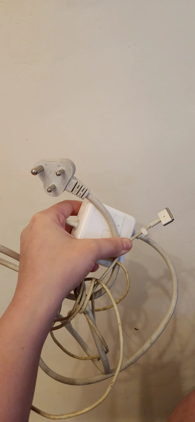 Apple 45W MagSafe 2 Power Adapter - photo 4