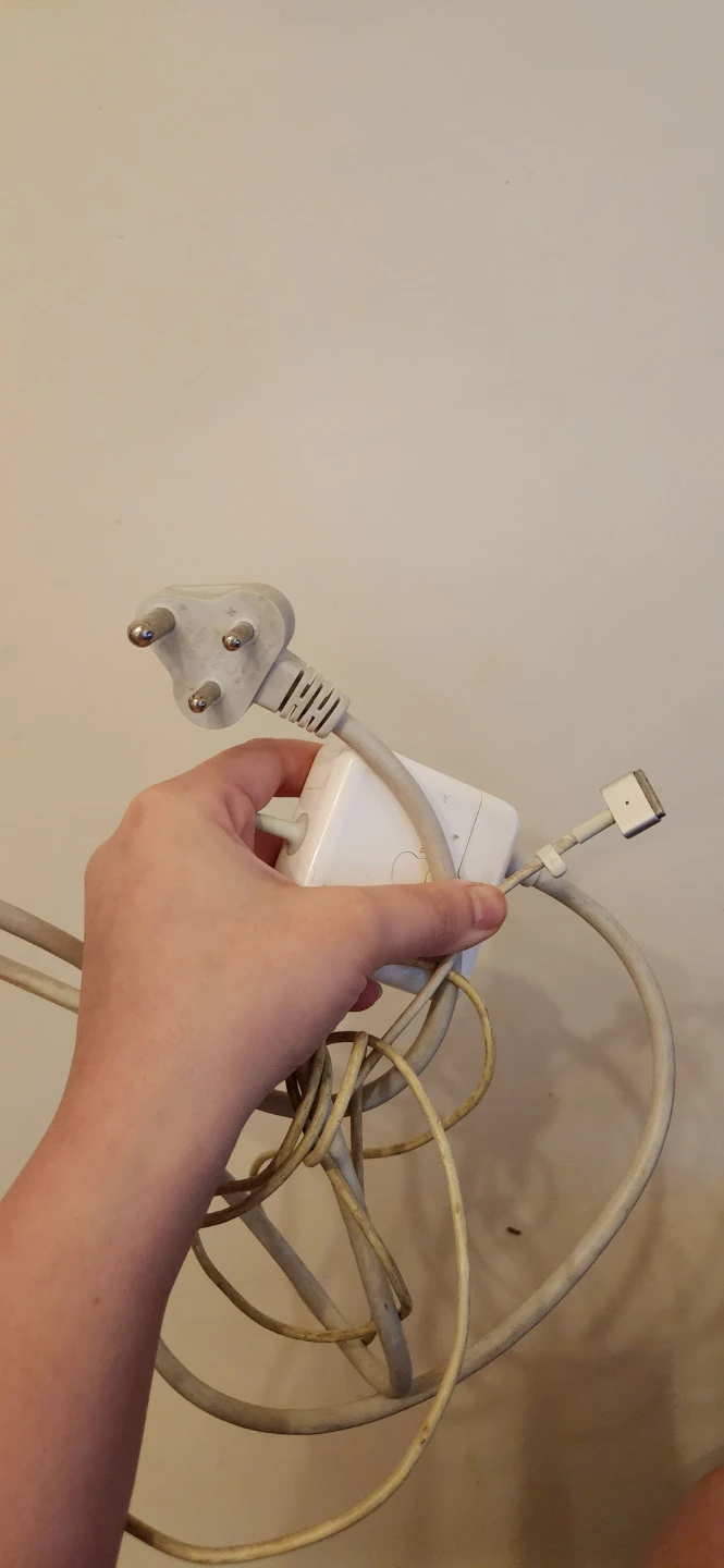 Apple 45W MagSafe 2 Power Adapter - photo 5