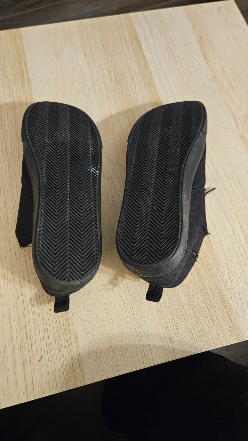 Ardene Black Sneakers Size 10 image indicator(3)