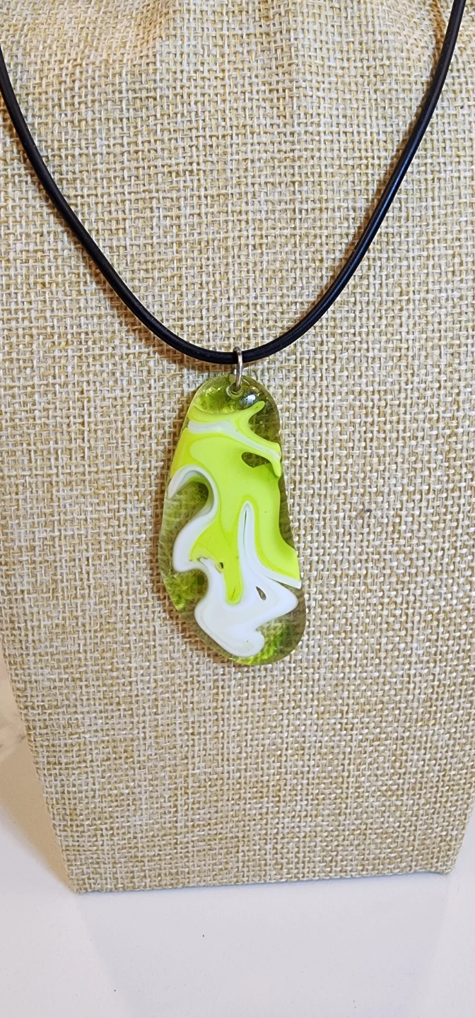 Green & White Pendant Necklace - photo 2