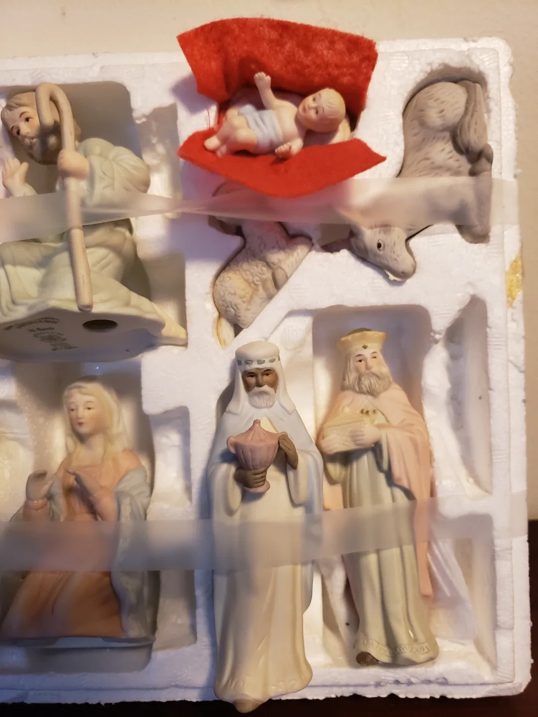 Vintage Nativity Set - 9 Piece image indicator(3)